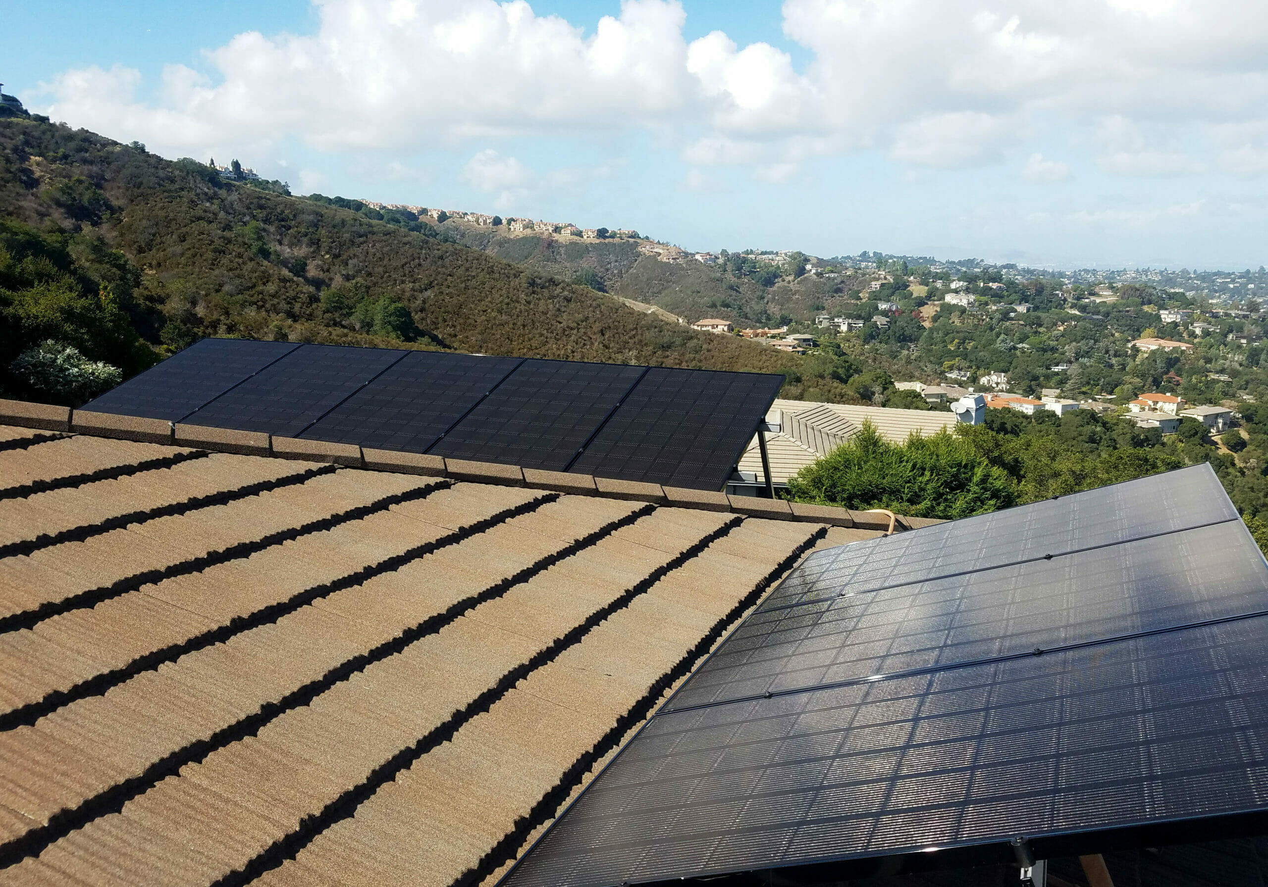 8 solar panels around roof edge