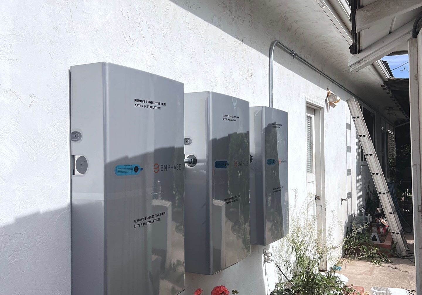 Ilum Solar battery installation