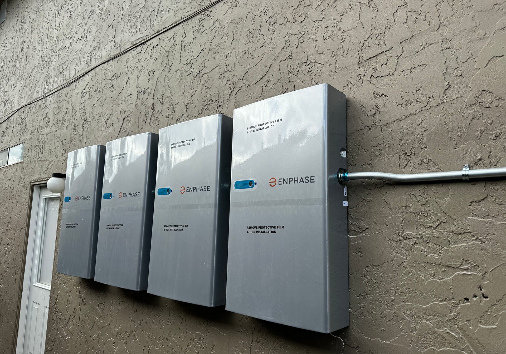 Ilum Solar battery installation