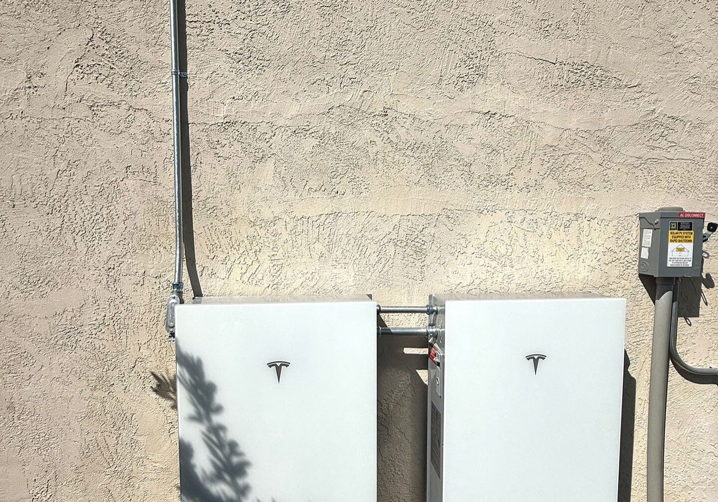 Ilum Solar battery installation