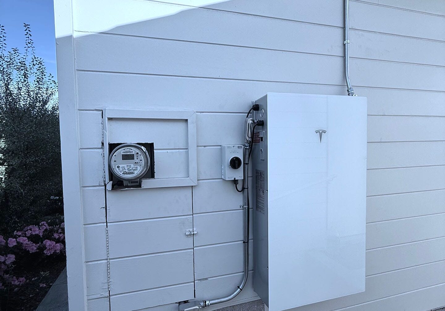 Ilum Solar battery installation