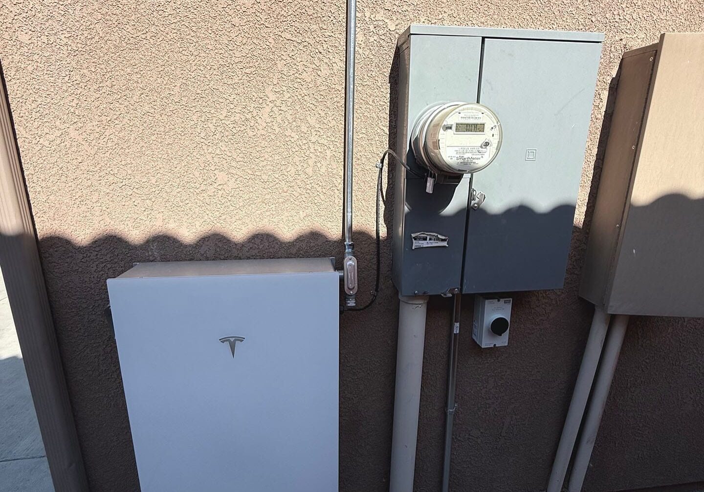 Ilum Solar battery installation