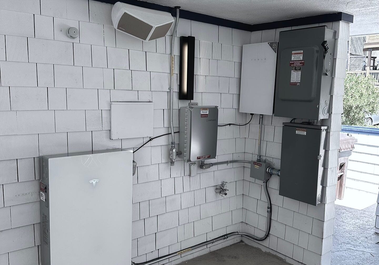 Ilum Solar battery installation