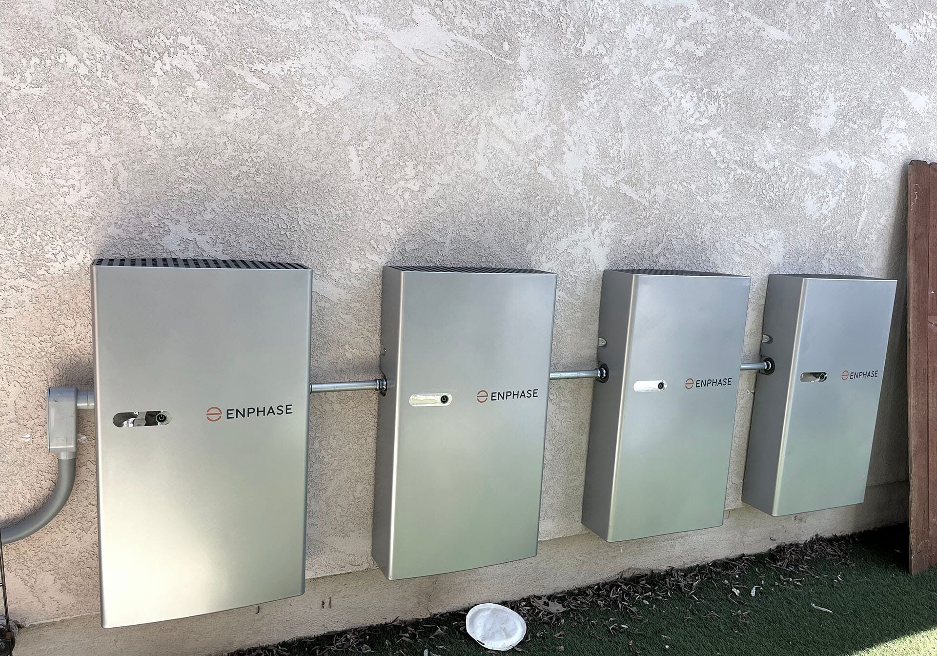 Ilum Solar battery installation