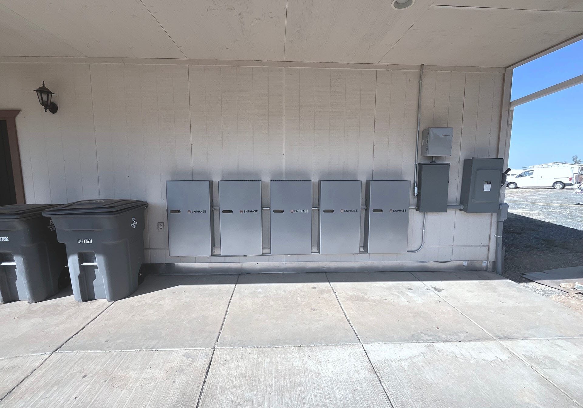 Ilum Solar battery installation