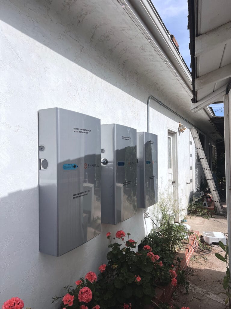 Ilum Solar battery installation