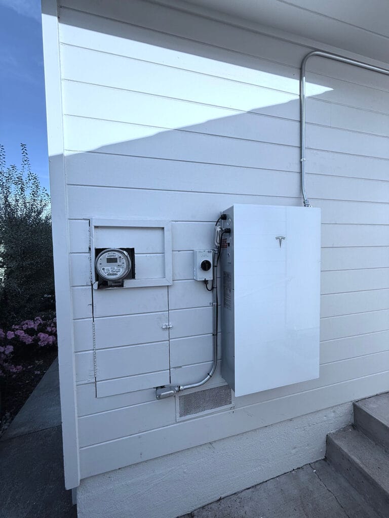 Ilum Solar battery installation