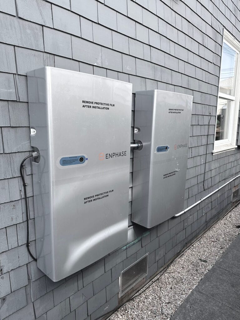 Ilum Solar battery installation